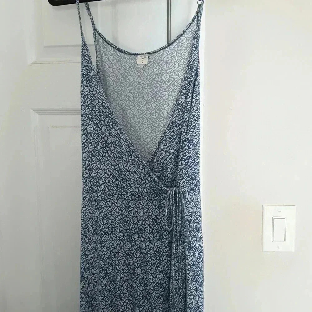 Volcom wrap dress size XS